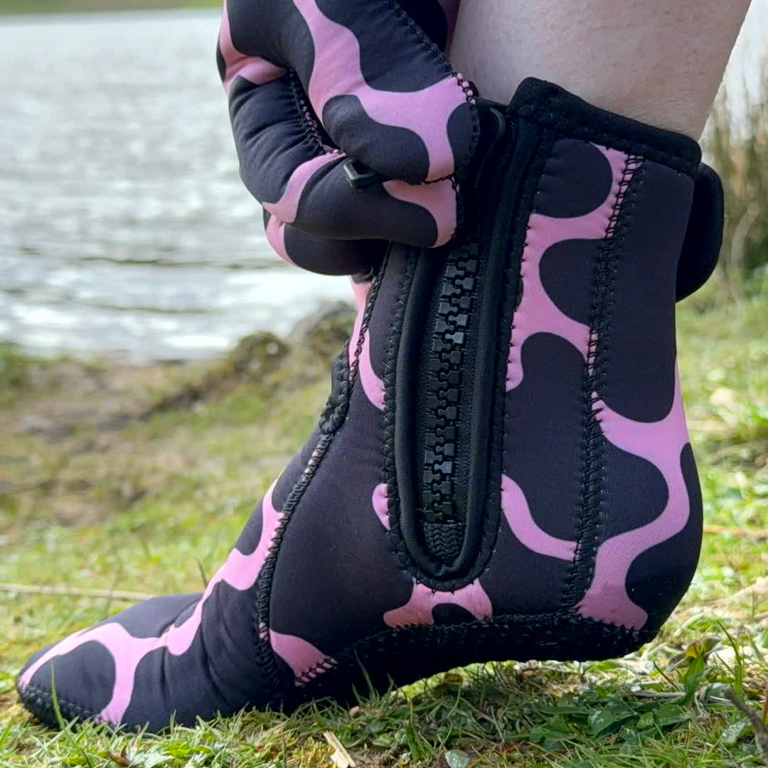 Neoprene Swim Socks: Pink Cowprint