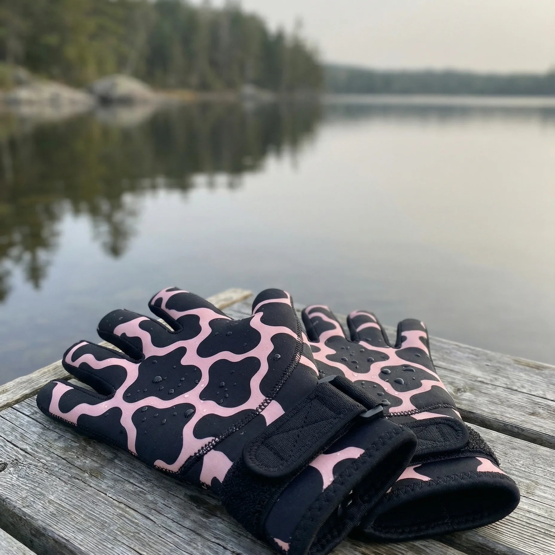 Neoprene Swim Gloves: Pink Cow Print